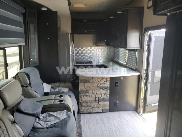 Photo 10 of 2017 HEARTLAND BIG HORN ROADWARRIO (VIN 5SFCG4432HE339598)