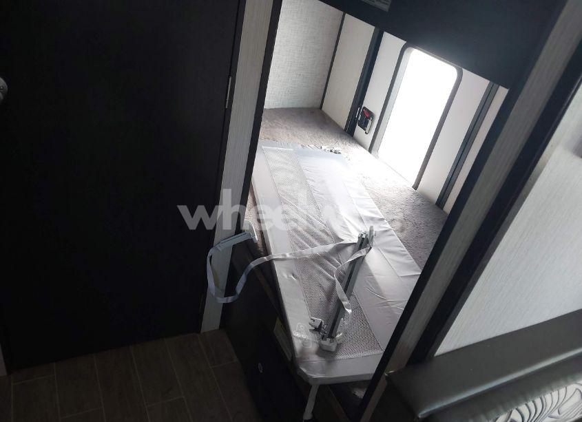 Photo 15 of 2020 Heartland Mallard ULTRA LITE TRAVEL TRAILER (VIN 5SFNB221XLE423321)