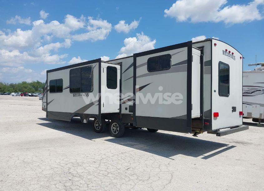 Photo 3 of 2017 Heartland Wilderness 3250BS (VIN 5SFNB3227HE337213)