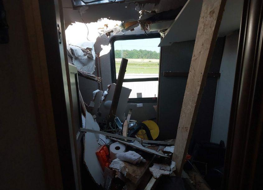 Photo 14 of 2017 Heartland 33bkss NORTH TRAIL (VIN 5SFNB3628HE324366)