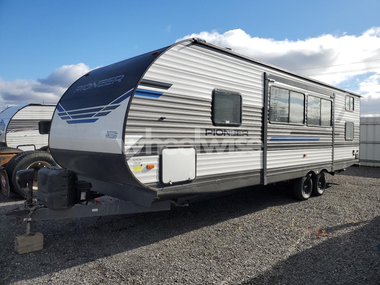 Photo 2 of 2022 HEARTLAND PIONEER (VIN 5SFPB3221NE505111)