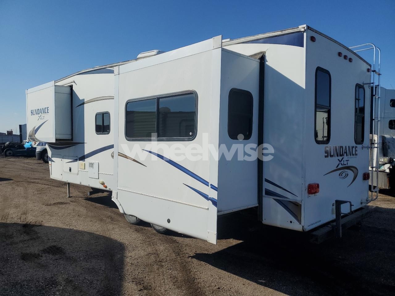 Photo 3 of 2012 HEARTLAND BIG HORN TRAILER (VIN 5SFSG3127CE243556)