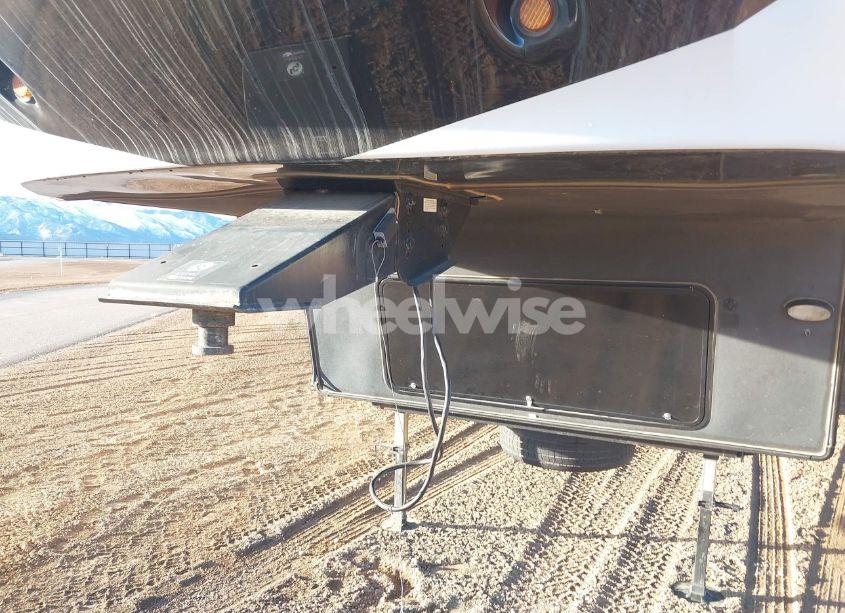 Photo 10 of 2018 Heartland. Sundance (VIN 5SFSG4227JE347904)