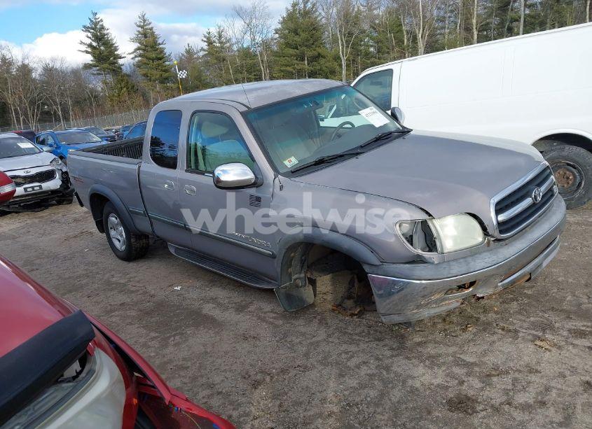 2002 Toyota Tundra SR5 V8 (VIN 5TBBT44102S262670) main photo