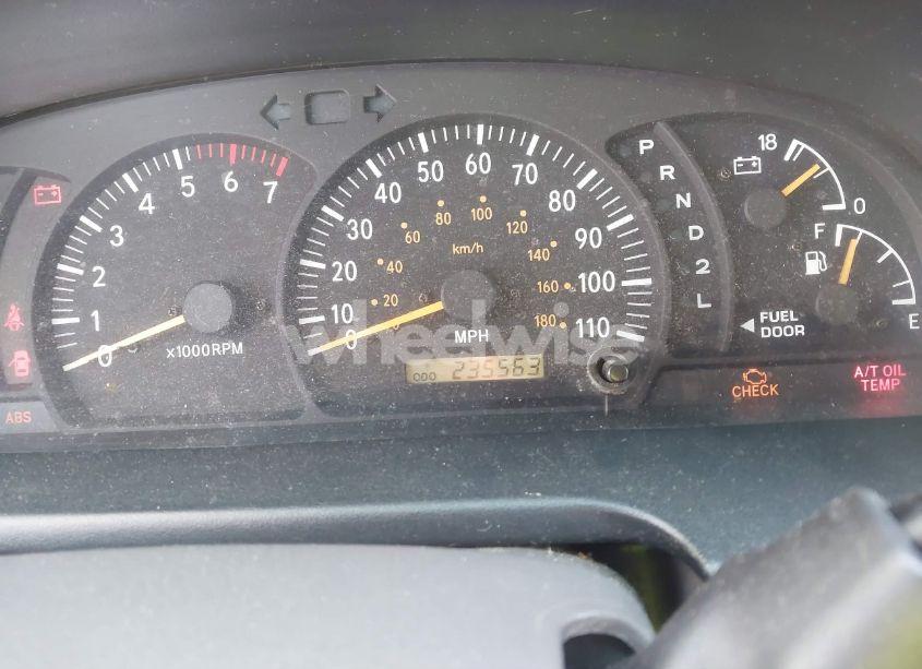 Photo 7 of 2002 Toyota Tundra SR5 V8 (VIN 5TBBT44102S262670)