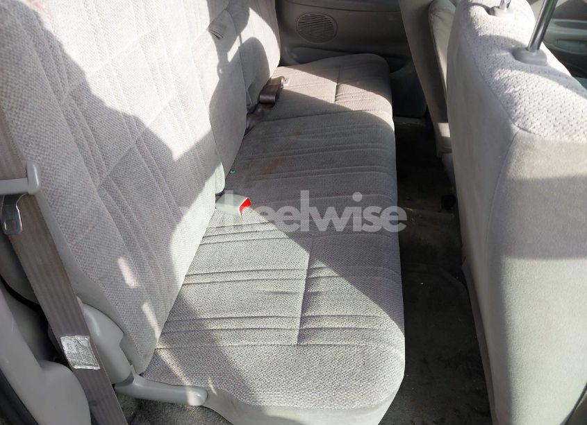 Photo 8 of 2002 Toyota Tundra SR5 V8 (VIN 5TBBT44102S262670)