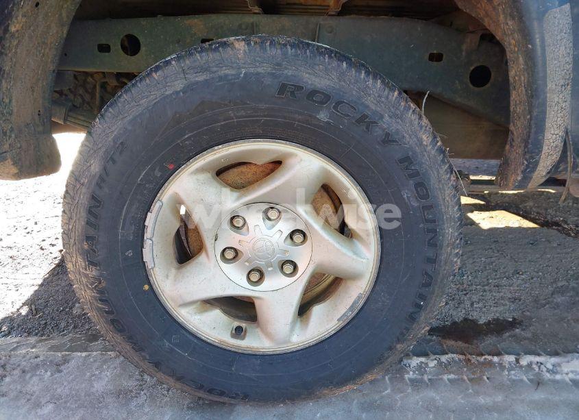 Photo 12 of 2003 Toyota Tundra SR5 V8 (VIN 5TBBT44103S336042)