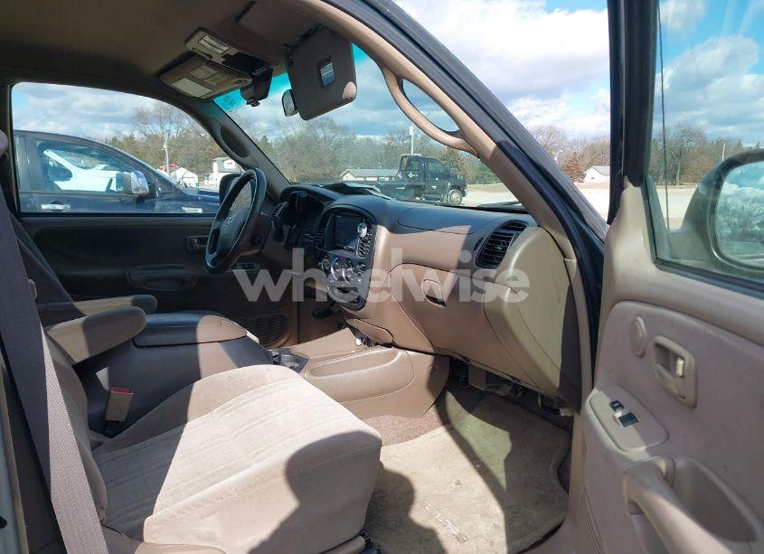 Photo 5 of 2003 Toyota Tundra SR5 V8 (VIN 5TBBT44103S339958)