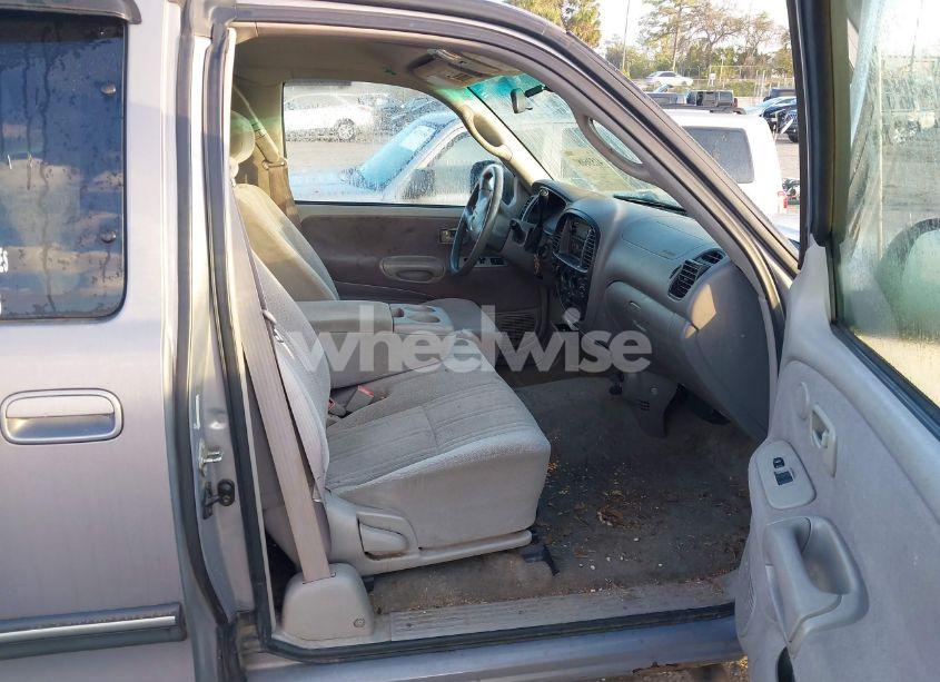 Photo 5 of 2001 Toyota Tundra SR5 V8 (VIN 5TBBT44111S185497)