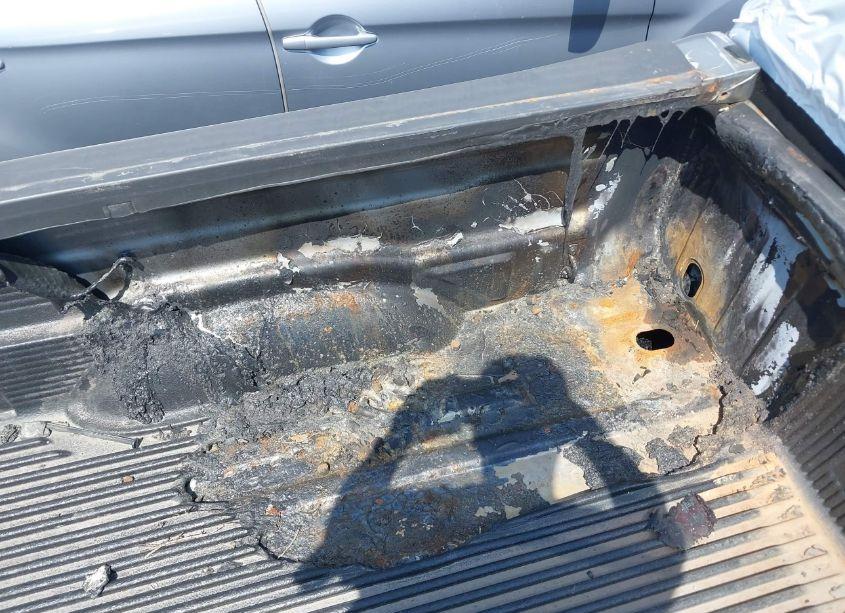 Photo 6 of 2003 Toyota Tundra SR5 V8 (VIN 5TBBT44113S384097)