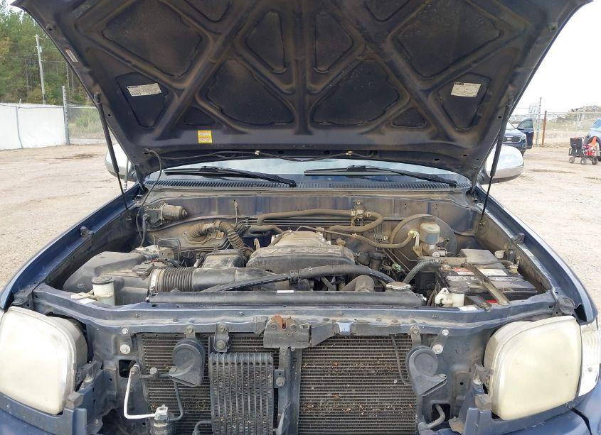 Photo 10 of 2004 Toyota Tundra SR5 V8 (VIN 5TBBT44114S442582)