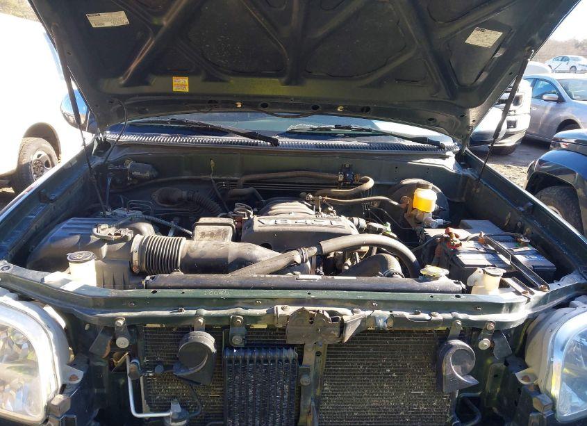 Photo 10 of 2005 Toyota Tundra SR5 V8 (VIN 5TBBT44115S472134)