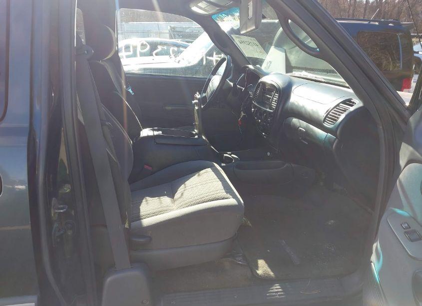 Photo 5 of 2005 Toyota Tundra SR5 V8 (VIN 5TBBT44115S472134)