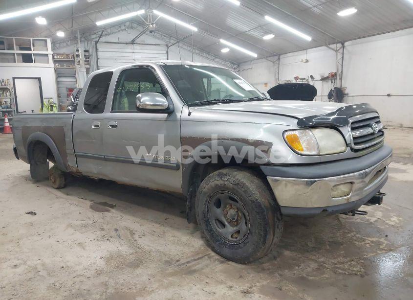 2001 Toyota Tundra SR5 V8 (VIN 5TBBT441215169714) main photo