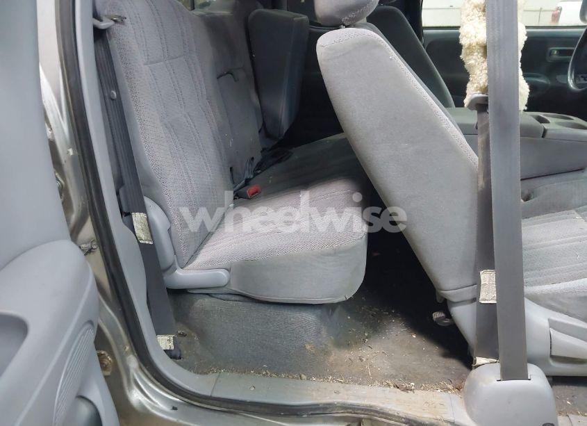 Photo 8 of 2001 Toyota Tundra SR5 V8 (VIN 5TBBT441215169714)