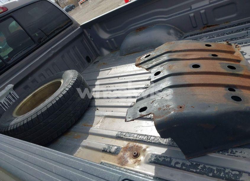 Photo 12 of 2001 Toyota Tundra SR5 V8 (VIN 5TBBT44121S156140)