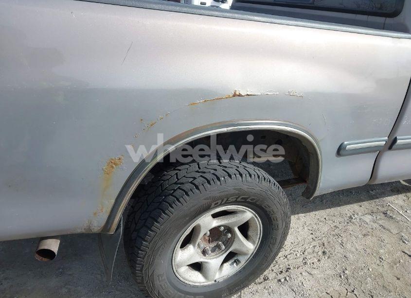 Photo 13 of 2001 Toyota Tundra SR5 V8 (VIN 5TBBT44121S156140)