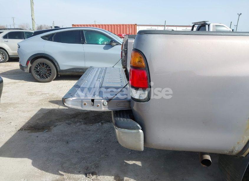 Photo 14 of 2001 Toyota Tundra SR5 V8 (VIN 5TBBT44121S156140)