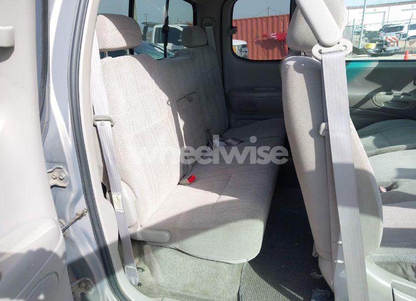 Photo 8 of 2001 Toyota Tundra SR5 V8 (VIN 5TBBT44121S156140)