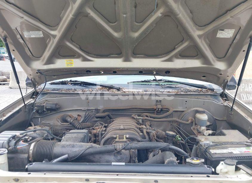 Photo 10 of 2005 Toyota Tundra SR5 V8 (VIN 5TBBT44125S459330)