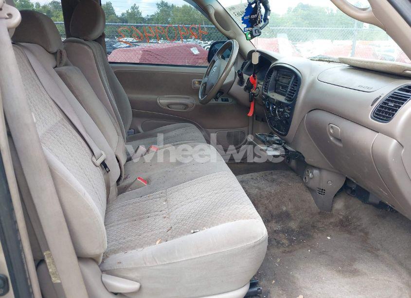 Photo 5 of 2005 Toyota Tundra SR5 V8 (VIN 5TBBT44125S459330)