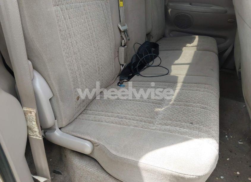 Photo 8 of 2005 Toyota Tundra SR5 V8 (VIN 5TBBT44125S459330)