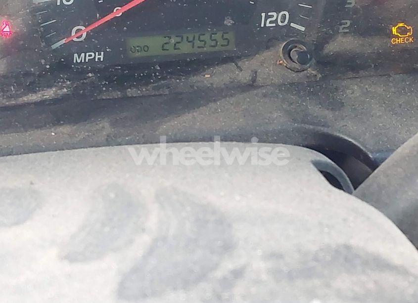 Photo 15 of 2005 Toyota Tundra SR5 V8 (VIN 5TBBT44125S466245)