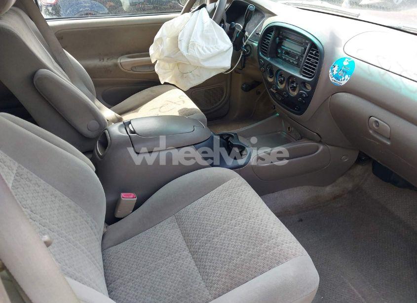 Photo 5 of 2005 Toyota Tundra SR5 V8 (VIN 5TBBT44125S471798)