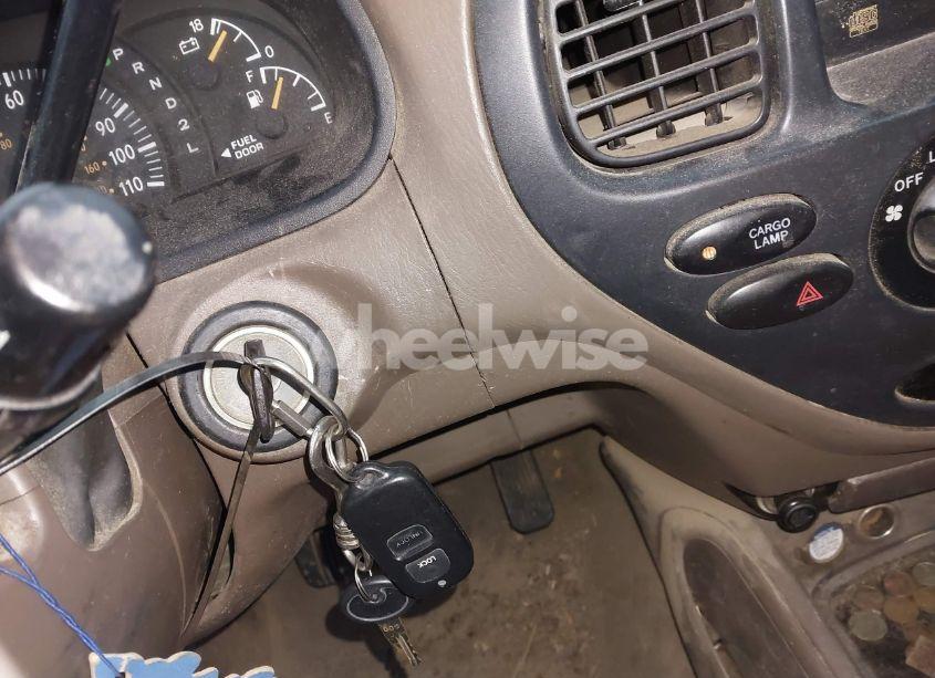 Photo 11 of 2003 Toyota Tundra SR5 V8 (VIN 5TBBT44133S401823)