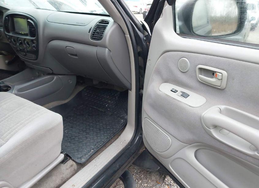 Photo 5 of 2004 Toyota Tundra SR5 V8 (VIN 5TBBT44134S450862)