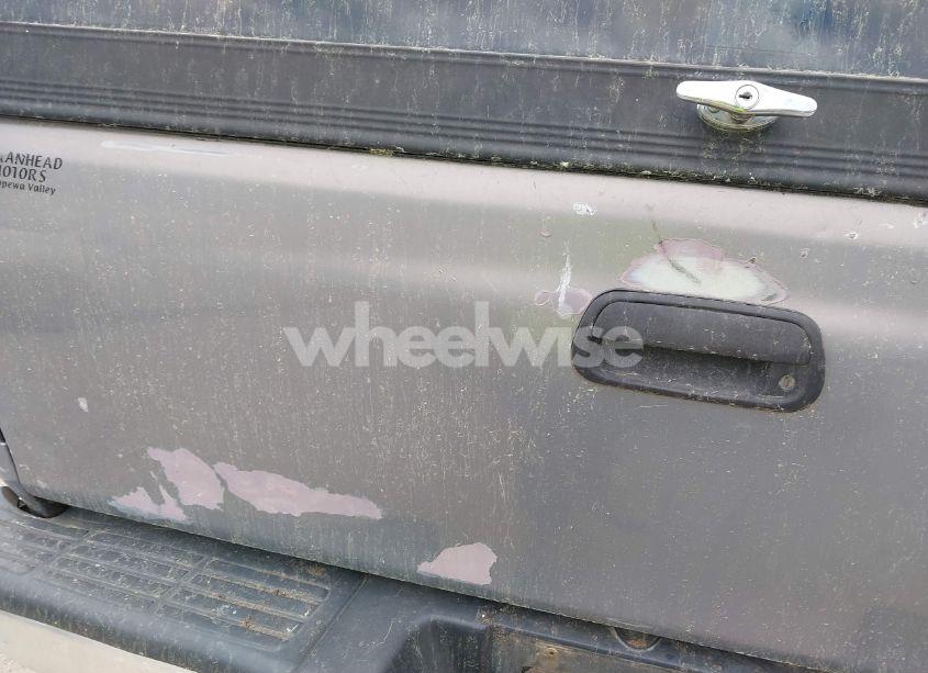 Photo 13 of 2002 Toyota Tundra SR5 V8 (VIN 5TBBT44142S277141)