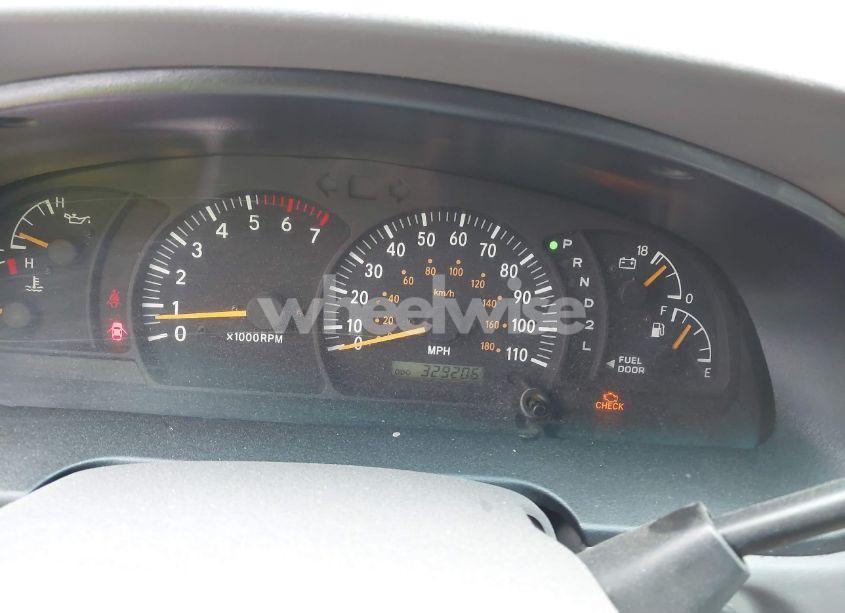 Photo 7 of 2002 Toyota Tundra SR5 V8 (VIN 5TBBT44142S277141)