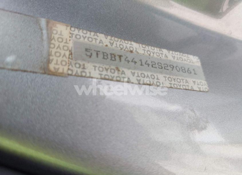 Photo 9 of 2002 Toyota Tundra SR5 V8 (VIN 5TBBT44142S290861)