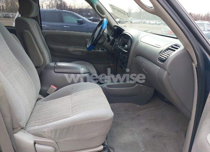 Photo 5 of 2003 Toyota Tundra SR5 V8 (VIN 5TBBT44143S388838)