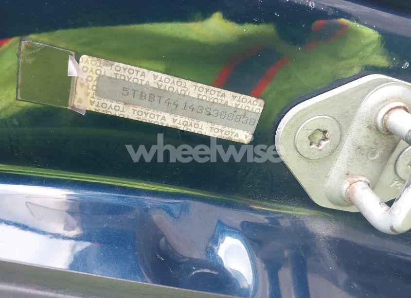 Photo 9 of 2003 Toyota Tundra SR5 V8 (VIN 5TBBT44143S388838)