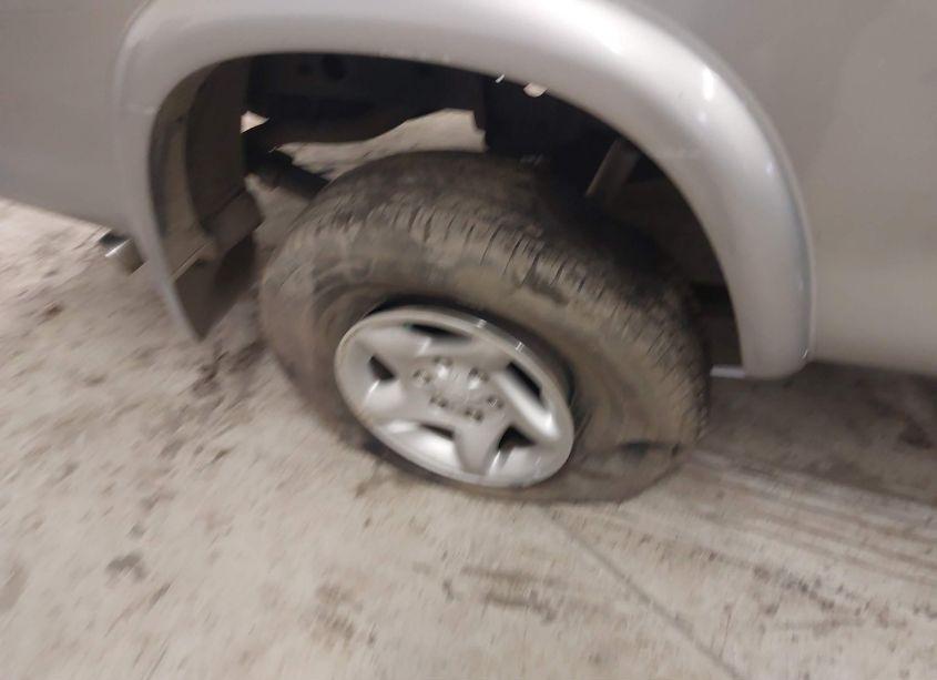 Photo 19 of 2003 Toyota Tundra SR5 V8 (VIN 5TBBT44143S437794)