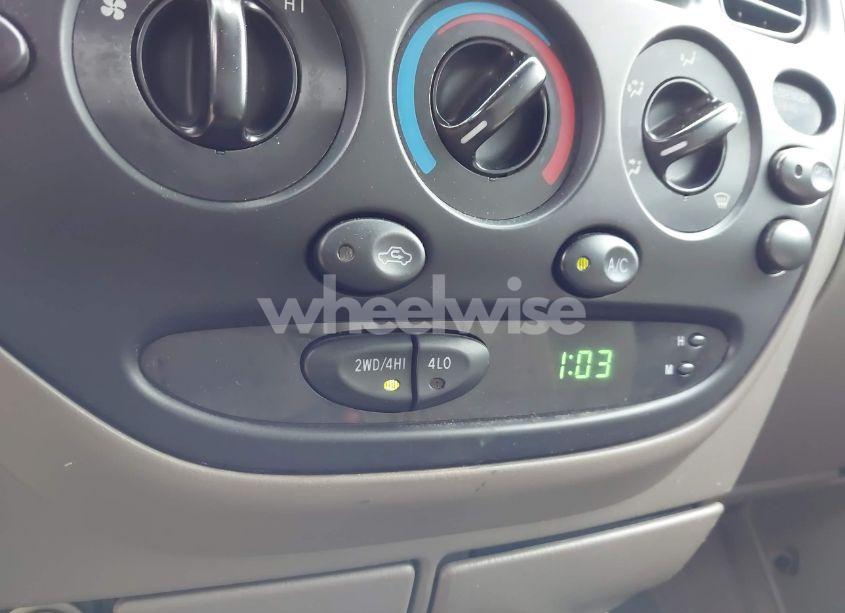 Photo 17 of 2005 Toyota Tundra SR5 V8 (VIN 5TBBT44145S470488)