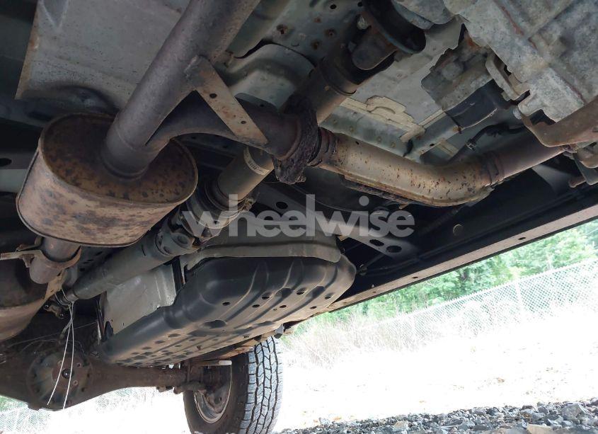 Photo 20 of 2005 Toyota Tundra SR5 V8 (VIN 5TBBT44145S470488)