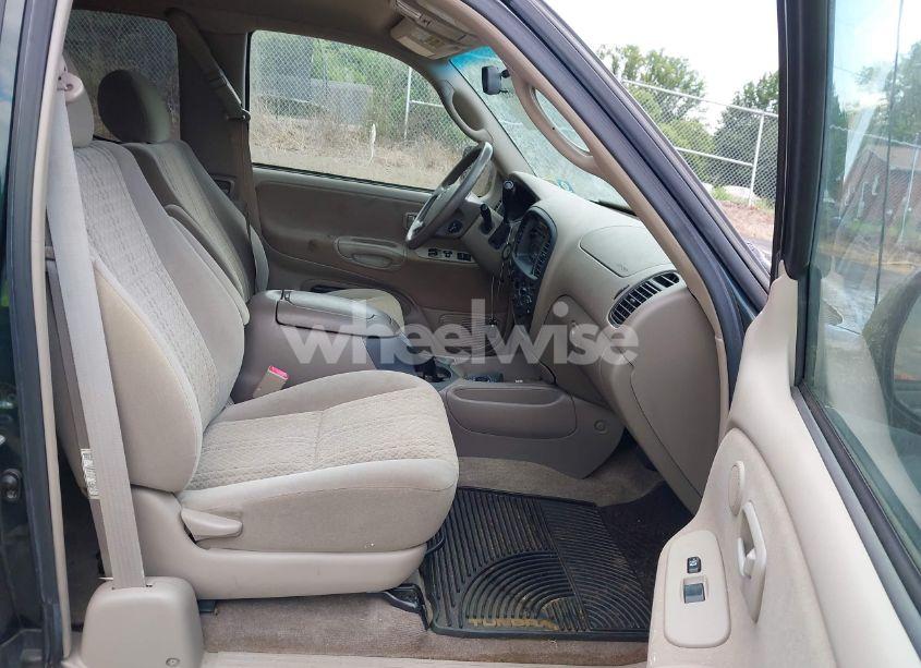 Photo 5 of 2005 Toyota Tundra SR5 V8 (VIN 5TBBT44145S470488)