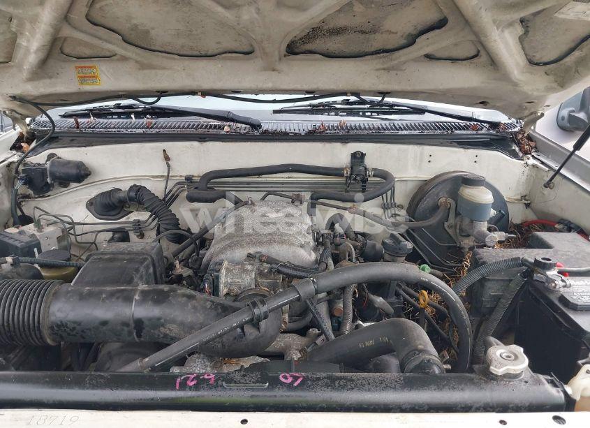 Photo 10 of 2004 Toyota Tundra SR5 V8 (VIN 5TBBT44154S439877)
