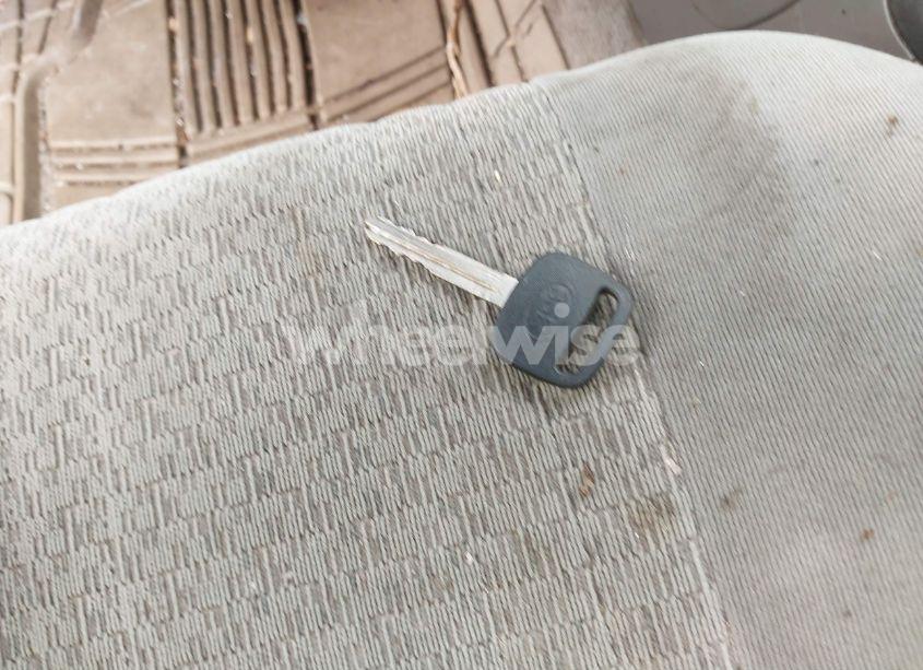 Photo 11 of 2004 Toyota Tundra SR5 V8 (VIN 5TBBT44154S439877)