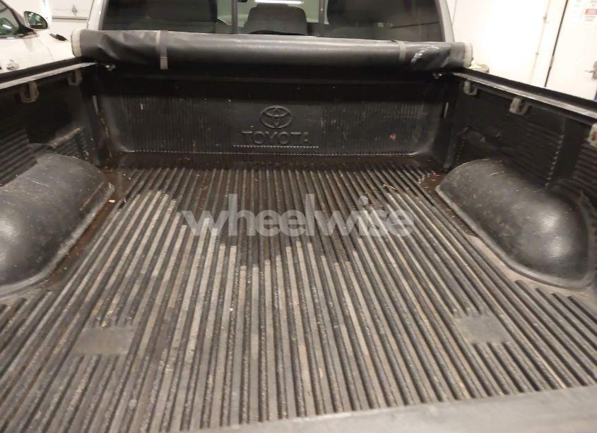 Photo 18 of 2005 Toyota Tundra SR5 V8 (VIN 5TBBT44155S459077)