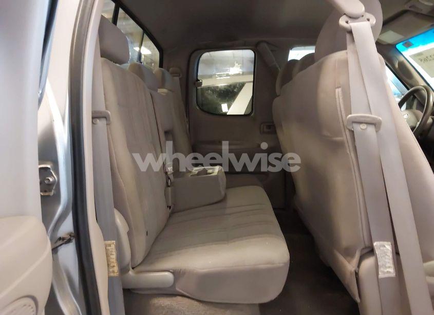 Photo 8 of 2005 Toyota Tundra SR5 V8 (VIN 5TBBT44155S459077)