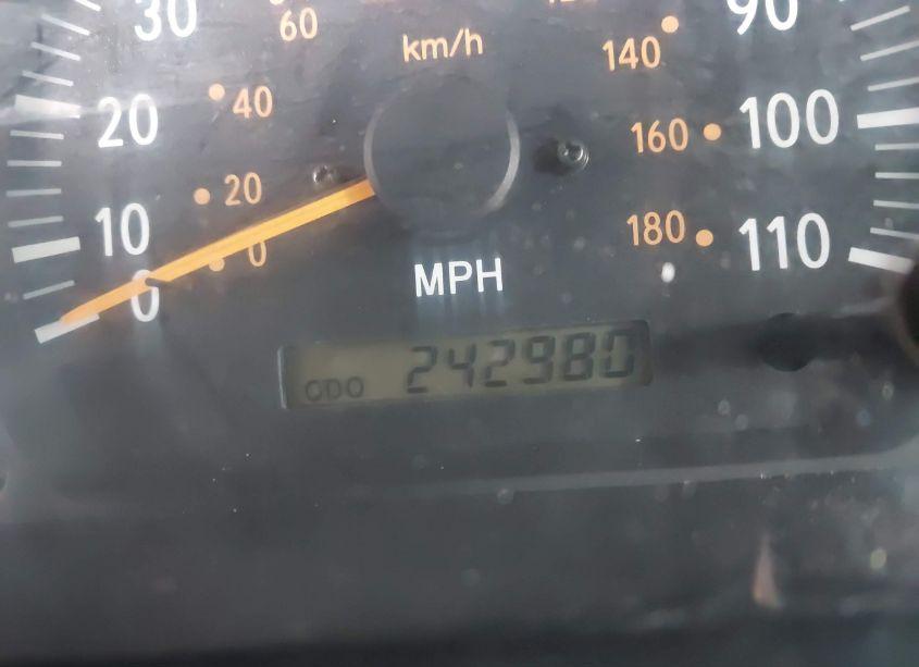 Photo 7 of 2002 Toyota Tundra SR5 V8 (VIN 5TBBT44162S284933)