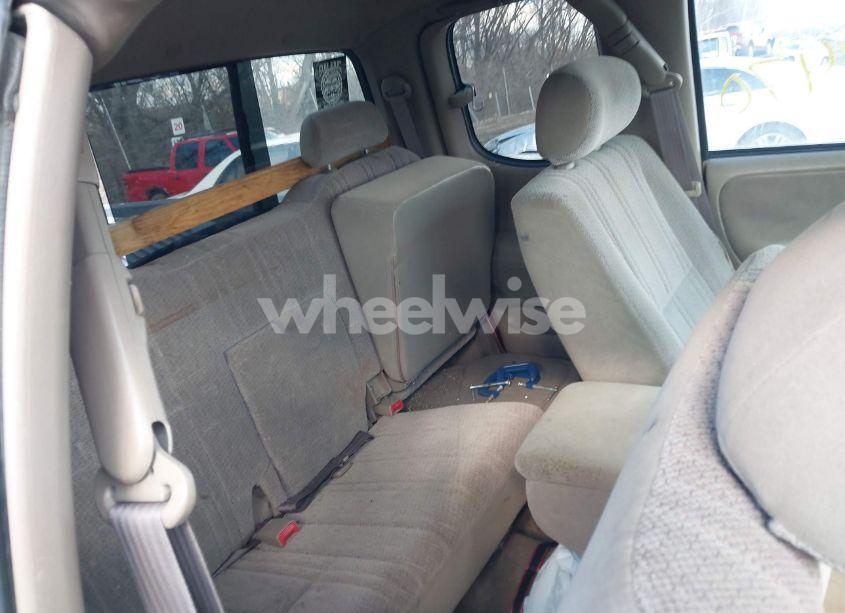 Photo 8 of 2001 Toyota Tundra SR5 V8 (VIN 5TBBT44171S172690)