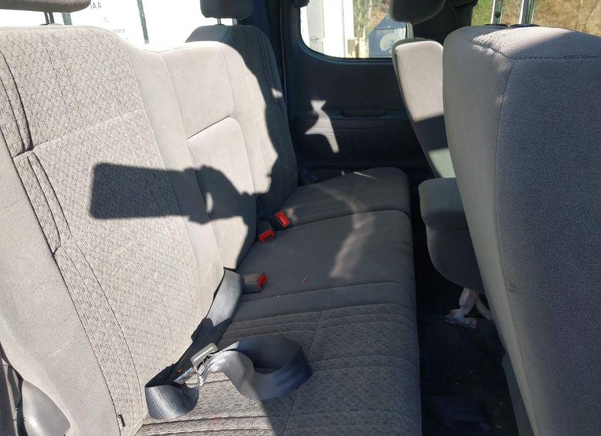 Photo 8 of 2004 Toyota Tundra SR5 V8 (VIN 5TBBT44174S447091)