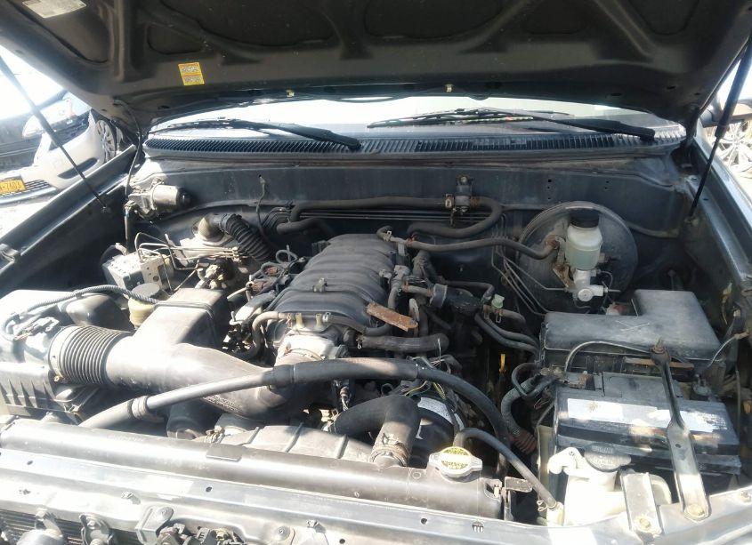 Photo 10 of 2005 Toyota Tundra SR5 V8 (VIN 5TBBT44175S460358)