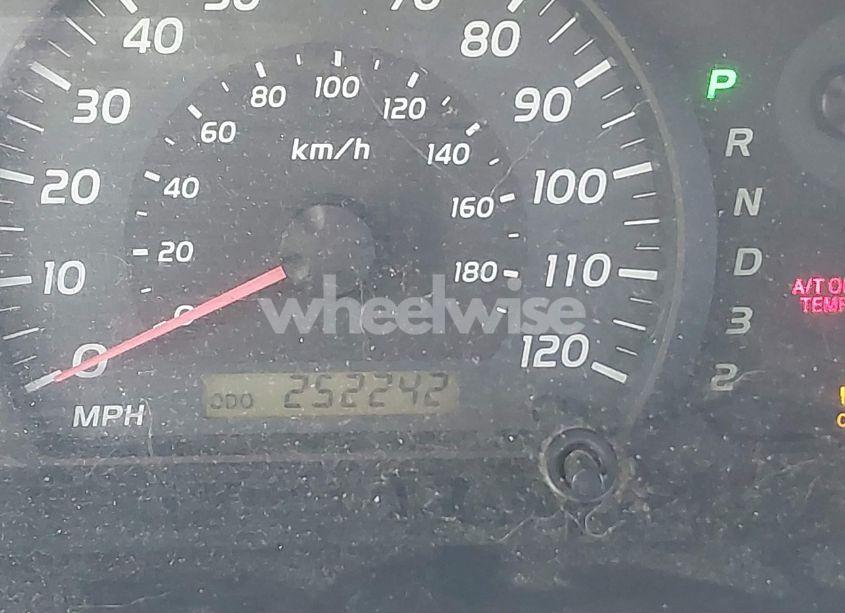 Photo 15 of 2005 Toyota Tundra SR5 V8 (VIN 5TBBT44175S470730)