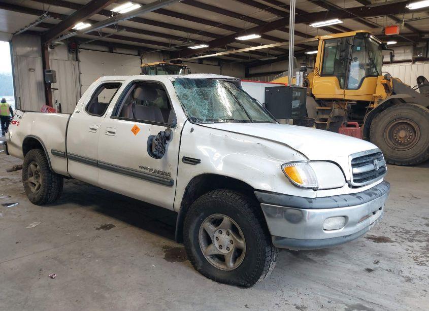 2000 Toyota Tundra SR5 V8 (VIN 5TBBT4417YS054620) main photo