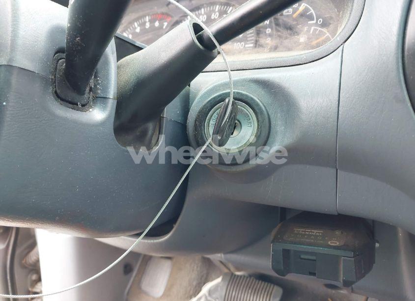 Photo 11 of 2001 Toyota Tundra SR5 V8 (VIN 5TBBT44181S150231)